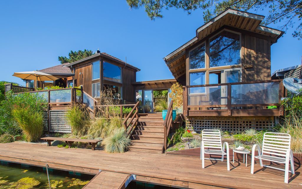 Photo of Buildings in Stinson Beach