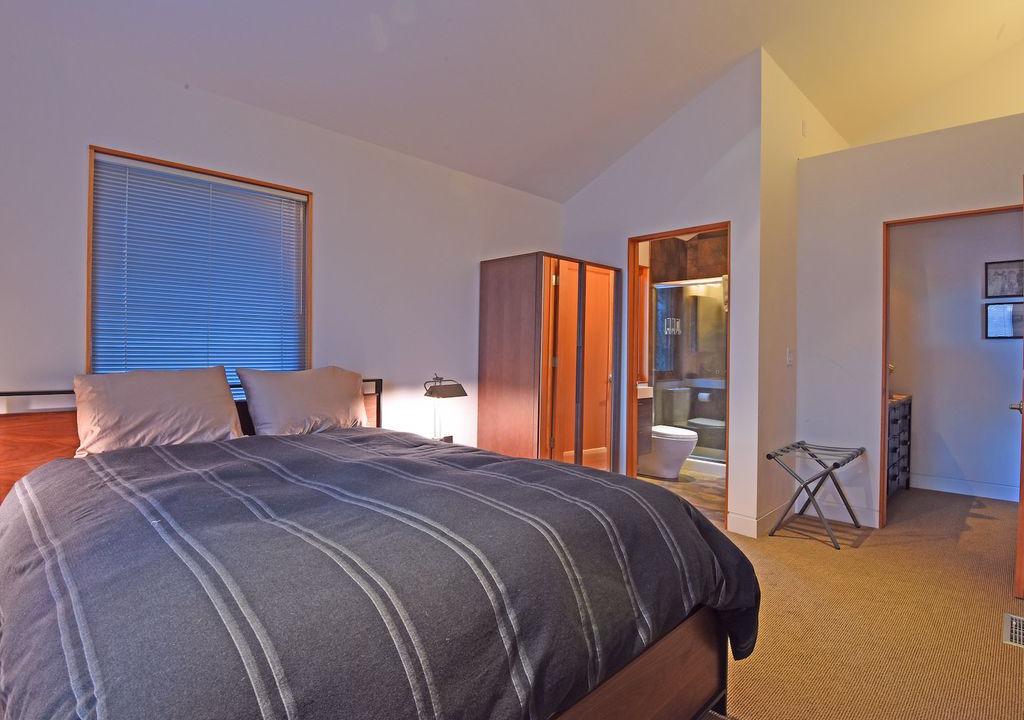 Photo of Bedroom in Homewood