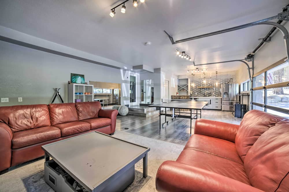 Photo of Livingroom in Galena Forest Estates