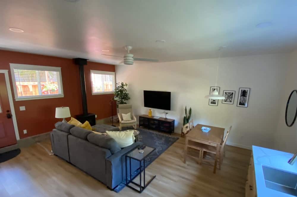 Photo of Livingroom in Felton