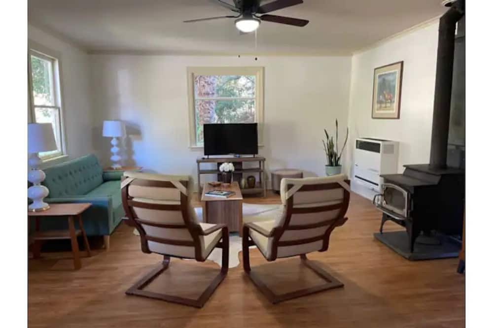 Photo of Livingroom in Salinas
