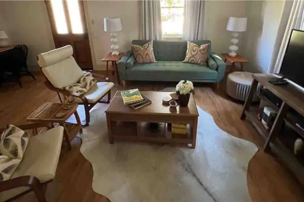 Photo of Livingroom in Salinas