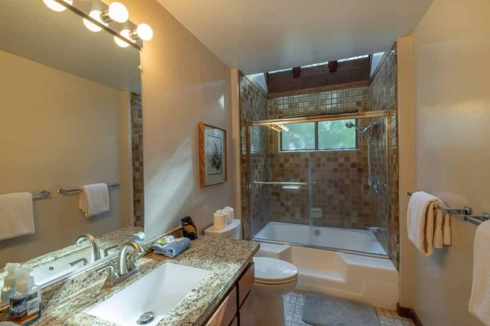 Photo of Bathroom in Chamberlands