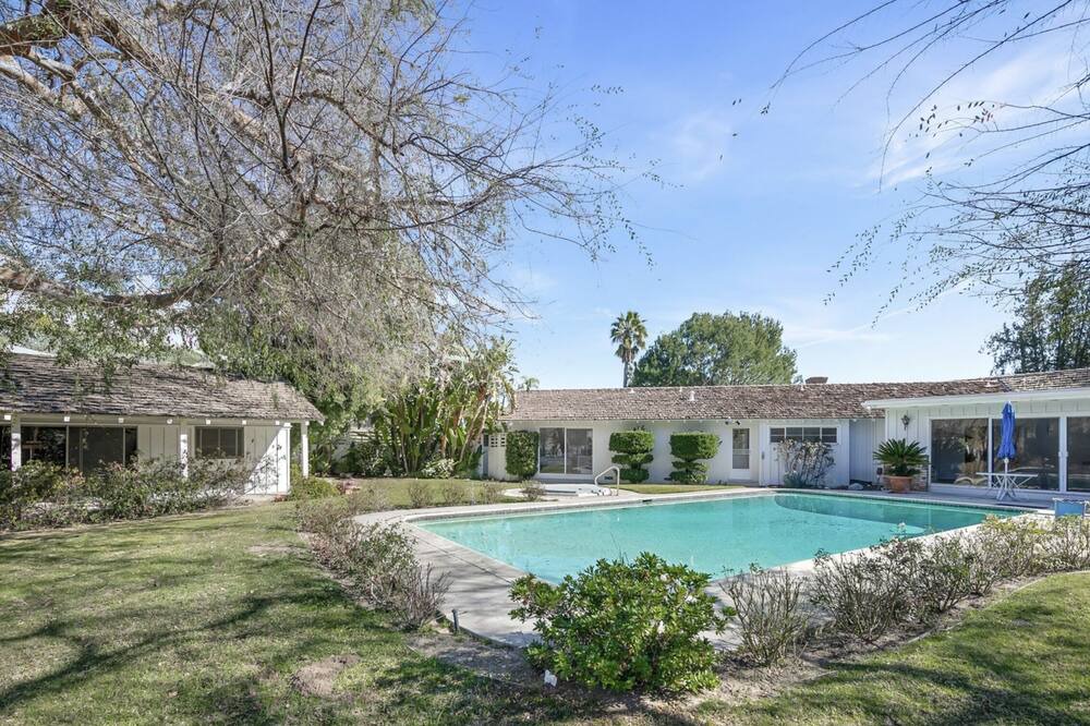 Photo of Outdoor in Tarzana