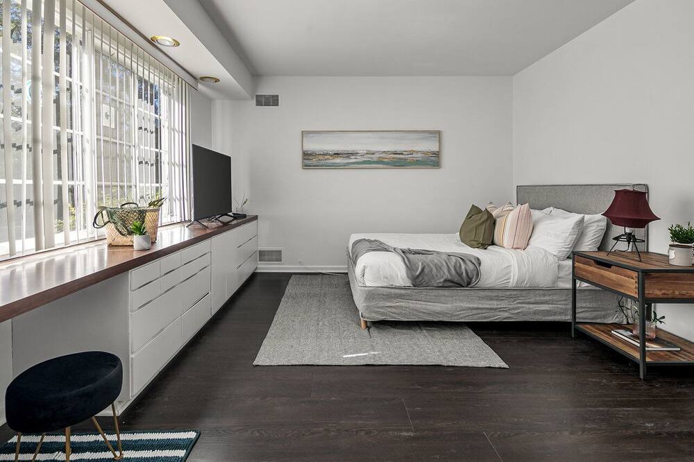Photo of Bedroom in Tarzana