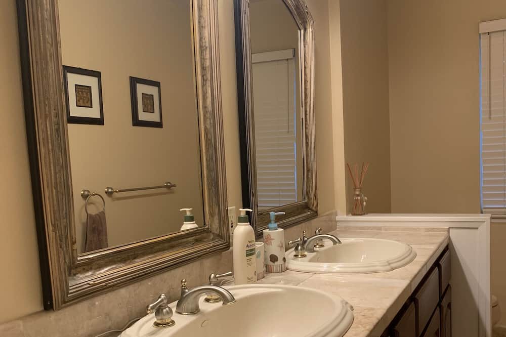 Photo of Bathroom in Loyola