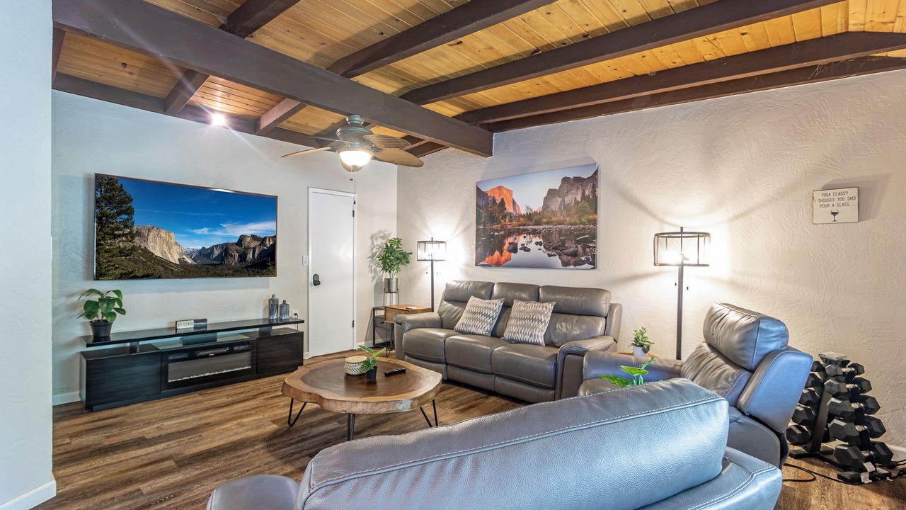 Photo of Livingroom in Yosemite Forks
