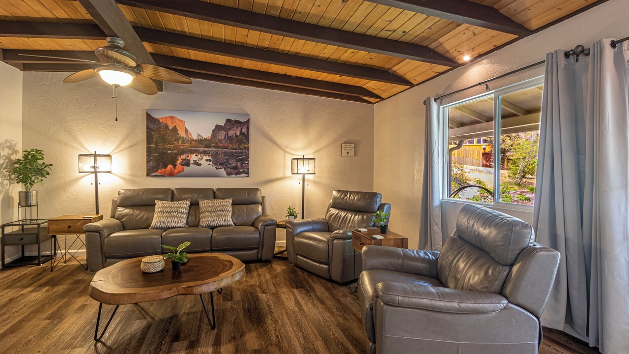 Photo of Livingroom in Yosemite Forks