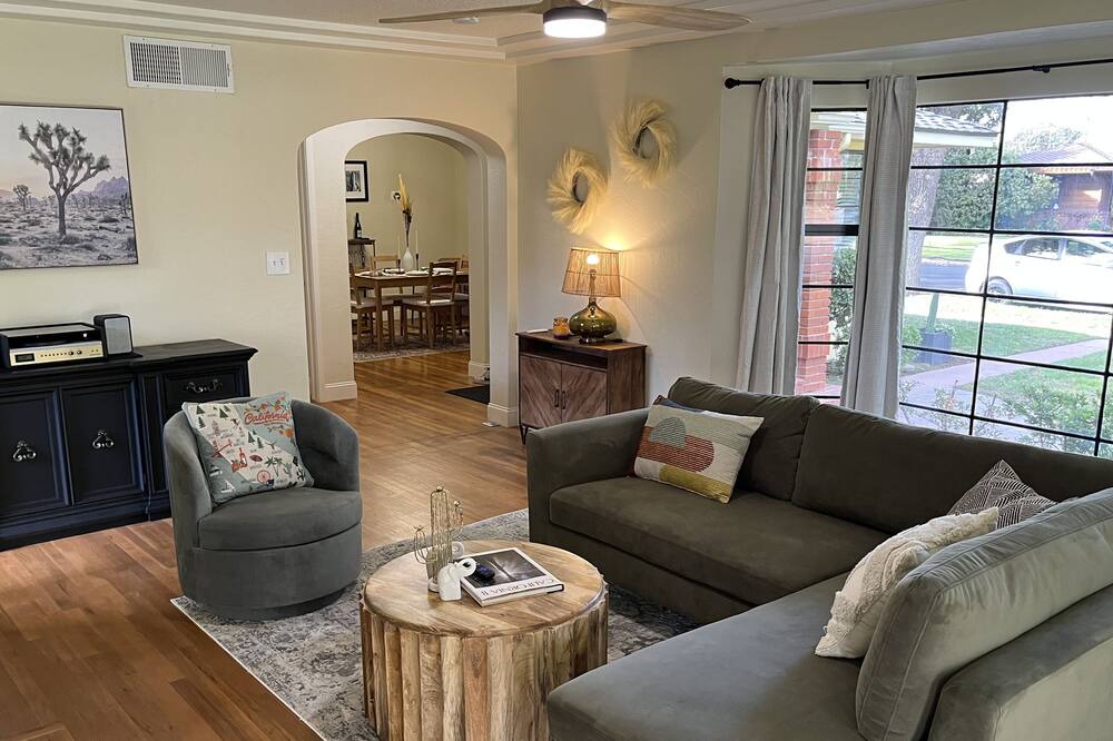 Photo of Bedroom in Raisin