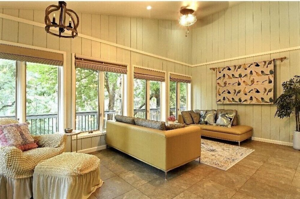 Photo of Livingroom in Coarsegold