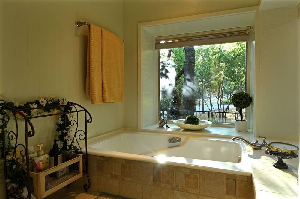 Photo of Bathroom in Coarsegold
