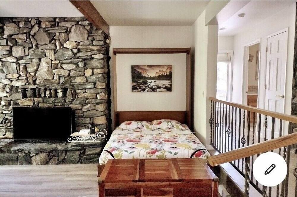 Photo of Bedroom in Coarsegold