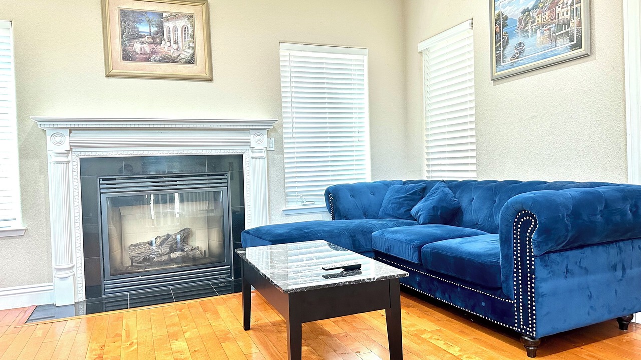 Photo of Livingroom in Fairview