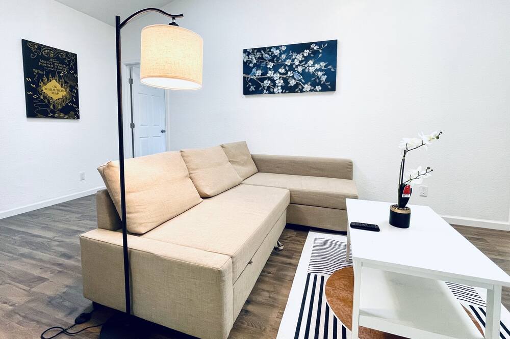 Photo of Livingroom in Hayward