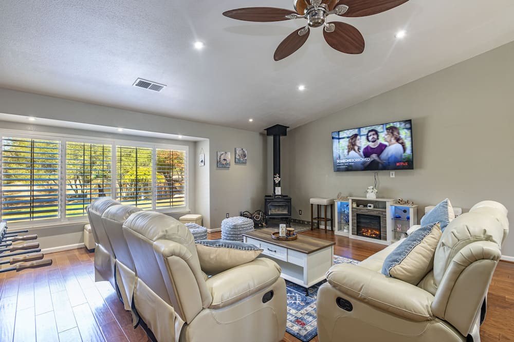 Photo of Livingroom in Coarsegold