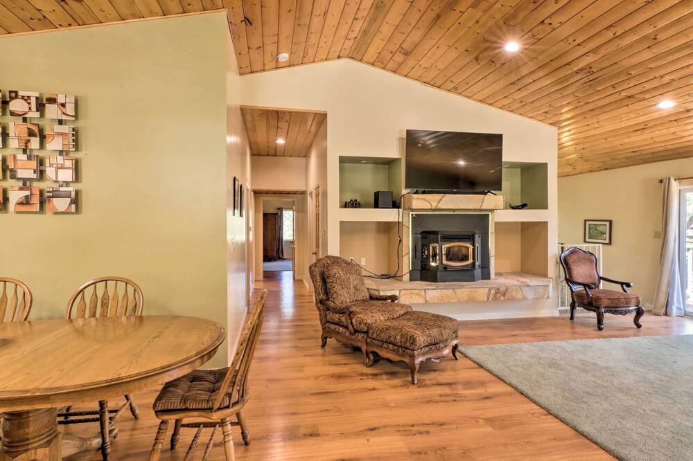 Photo of Livingroom in Frazier Park