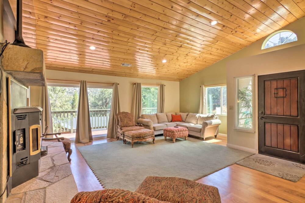 Photo of Livingroom in Frazier Park
