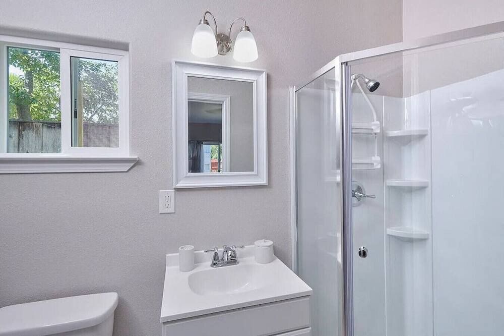 Photo of Bathroom in Tower District