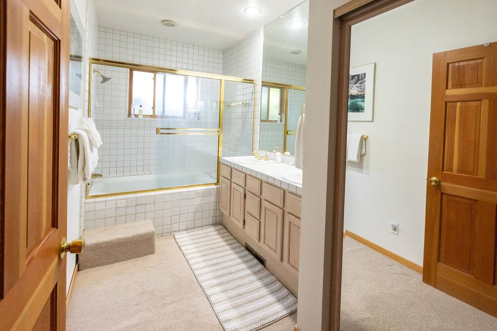 Photo of Bathroom in Mammoth Lakes