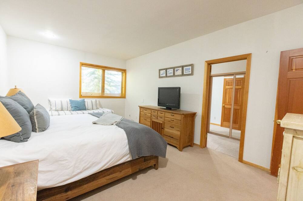 Photo of Bedroom in Mammoth Lakes