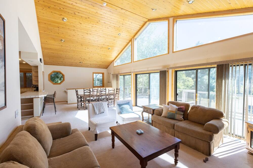 Photo of Livingroom in Mammoth Lakes