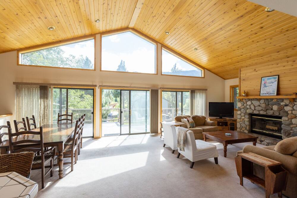 Photo of Livingroom in Mammoth Lakes
