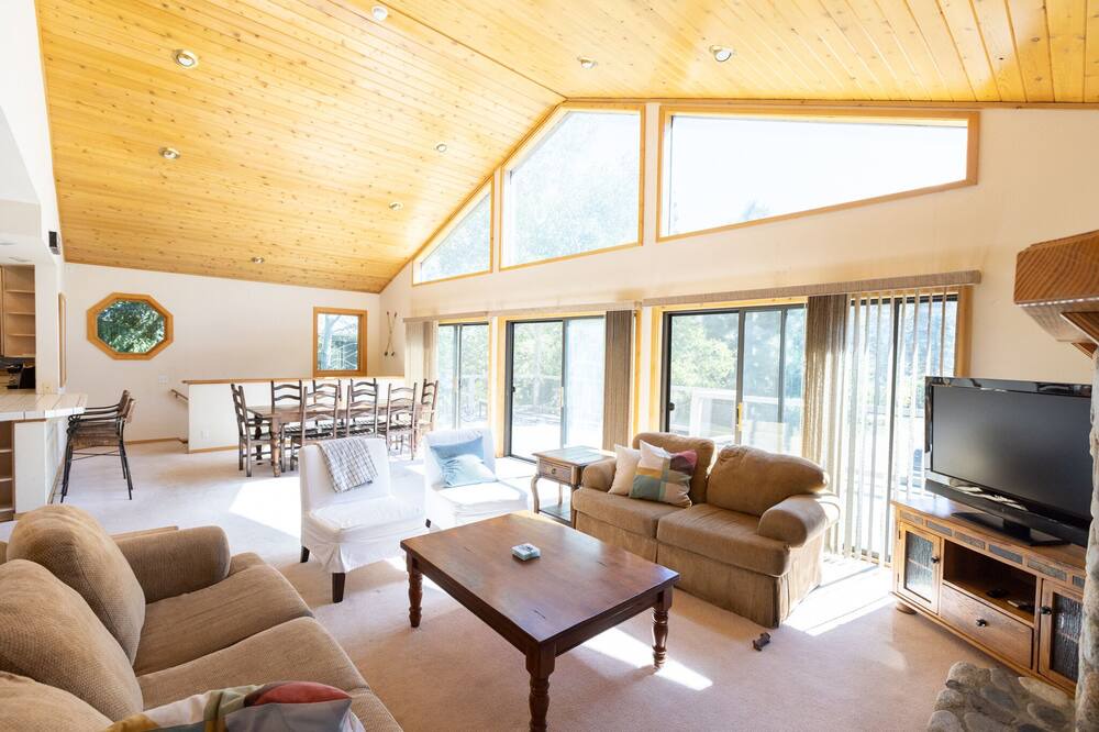 Photo of Livingroom in Mammoth Lakes