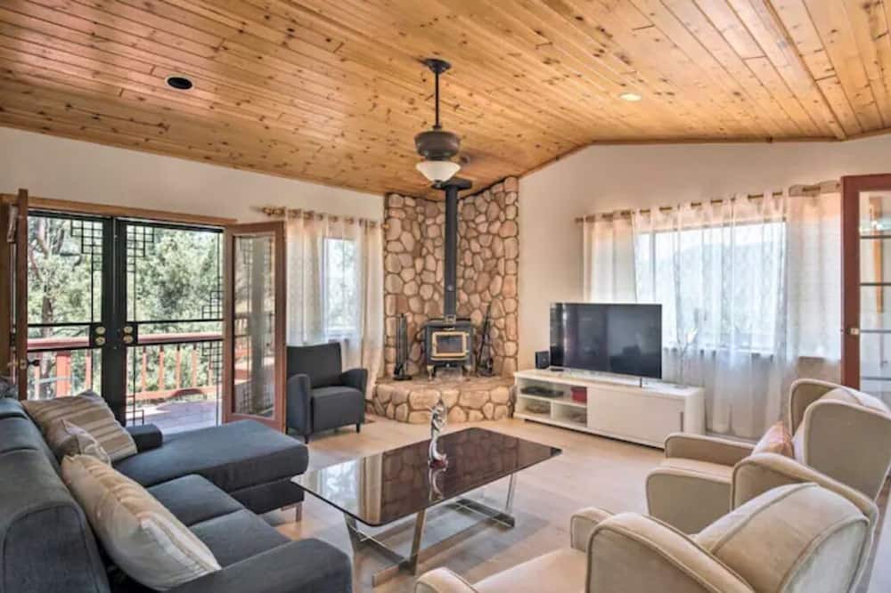 Photo of Livingroom in Frazier Park