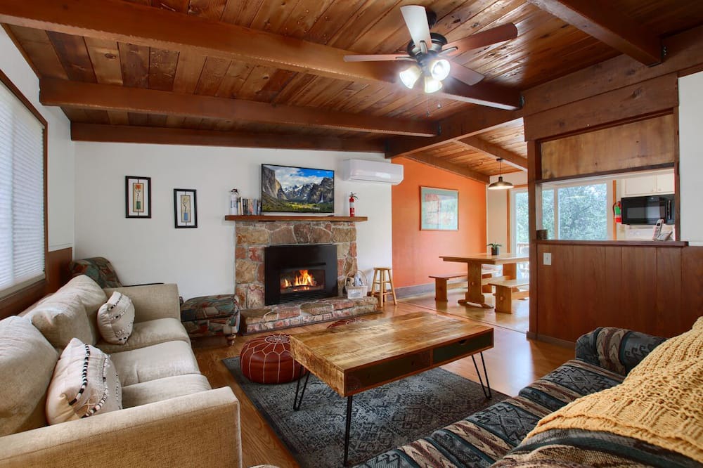 Photo of Livingroom in Oakhurst