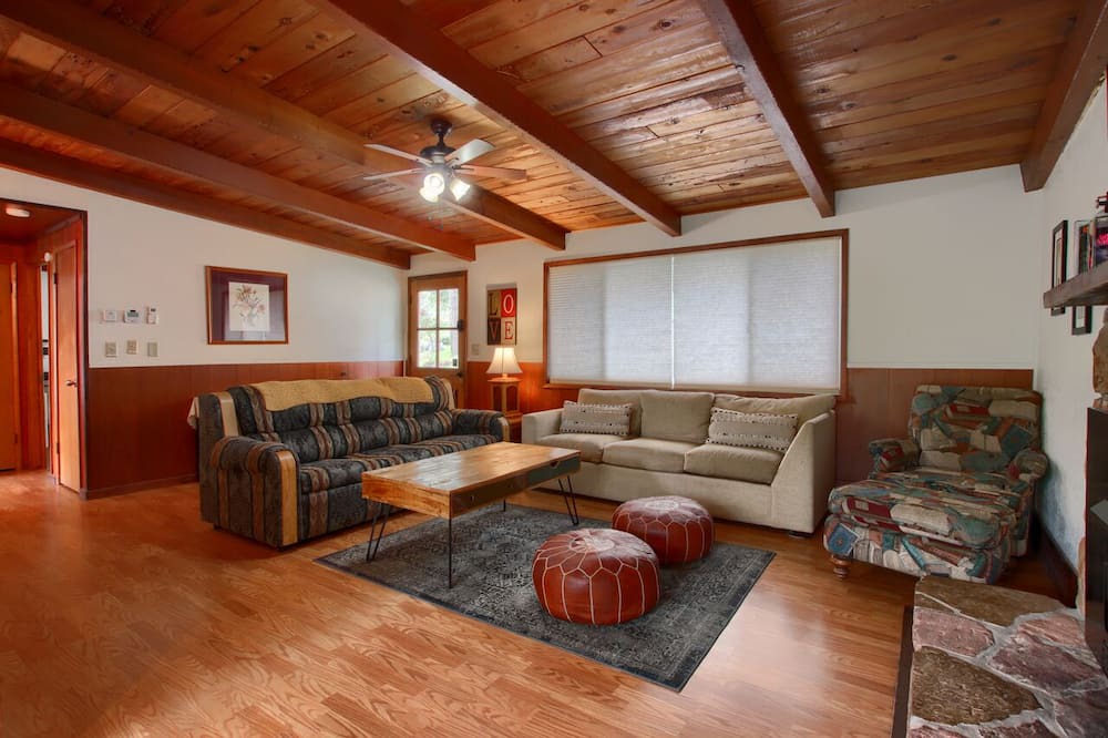 Photo of Livingroom in Oakhurst