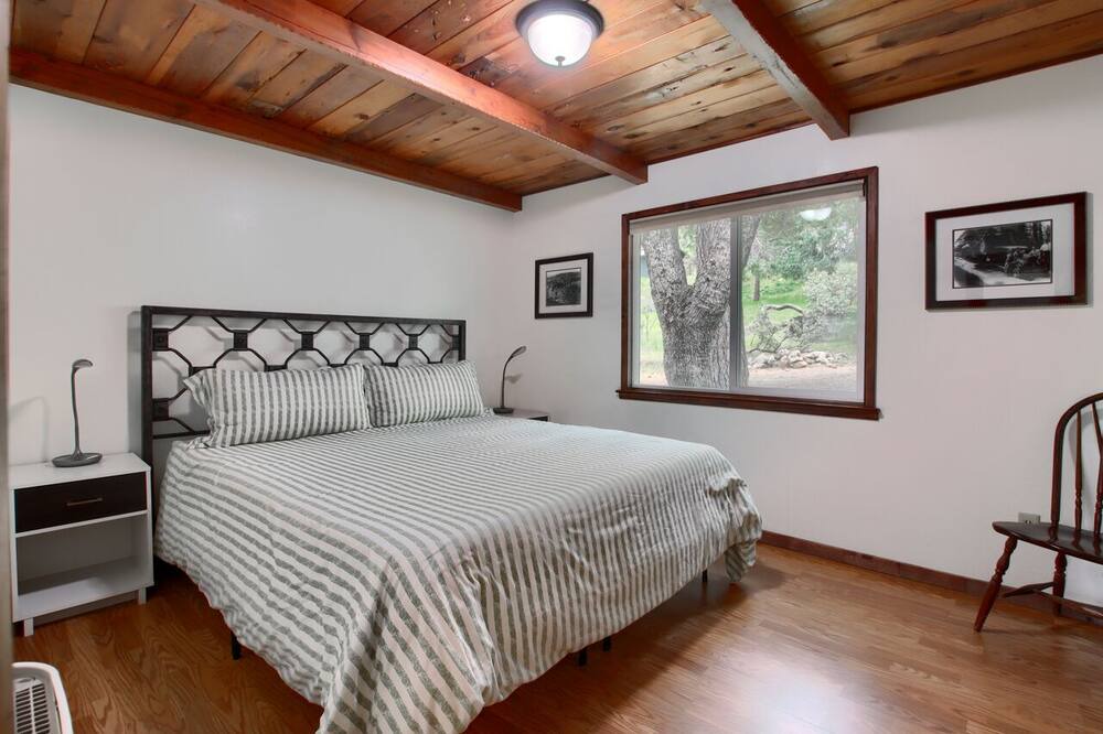 Photo of Bedroom in Oakhurst