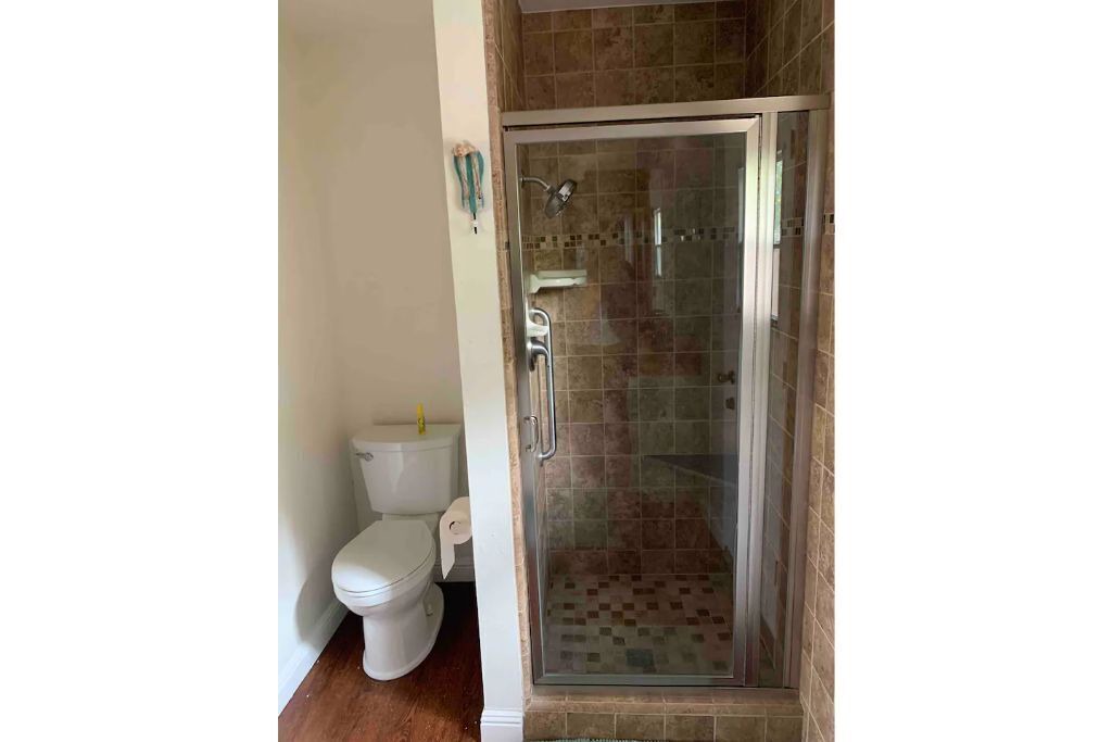 Photo of Bathroom in Raisin