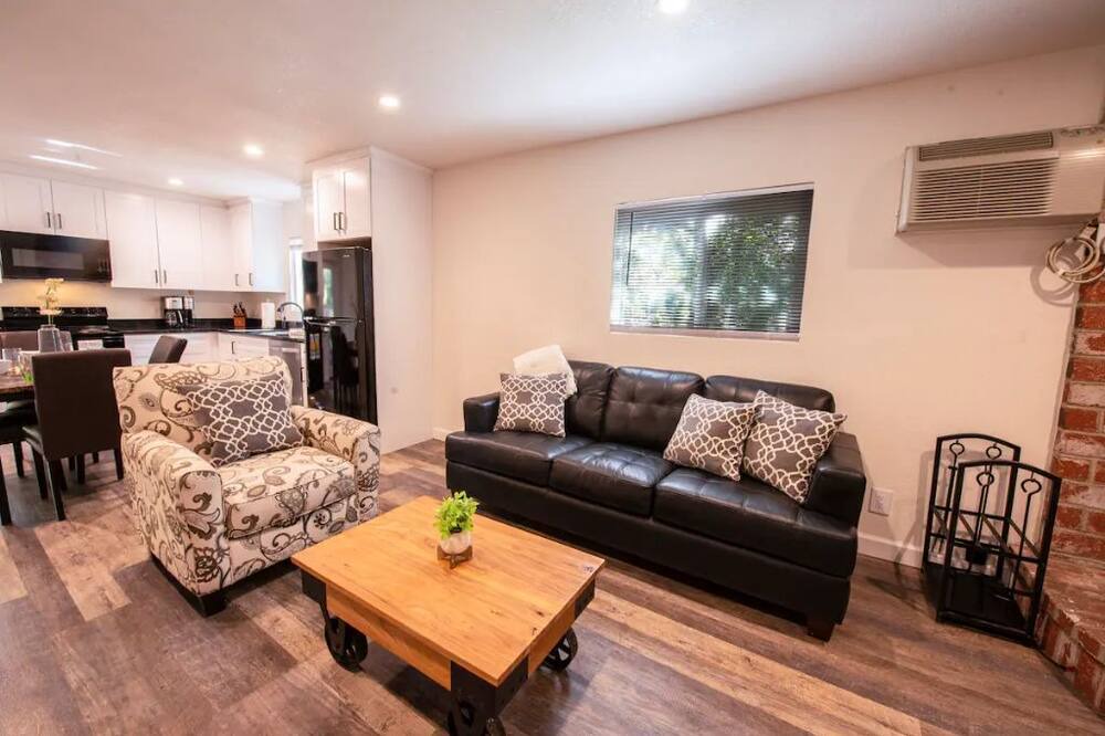 Photo of Livingroom in Sierra Village