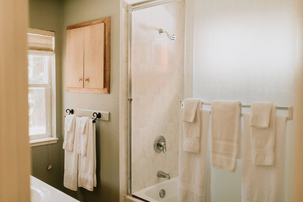 Photo of Bathroom in Long Barn