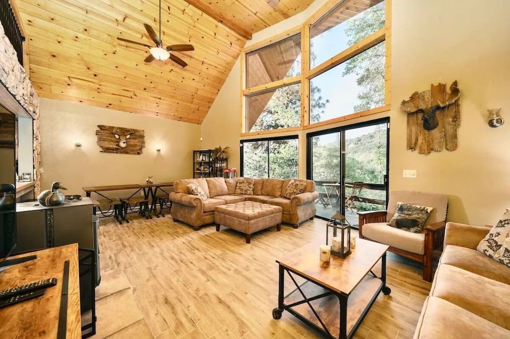 Photo of Livingroom in California Hot Springs