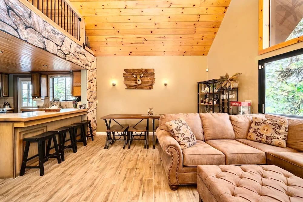 Photo of Livingroom in California Hot Springs