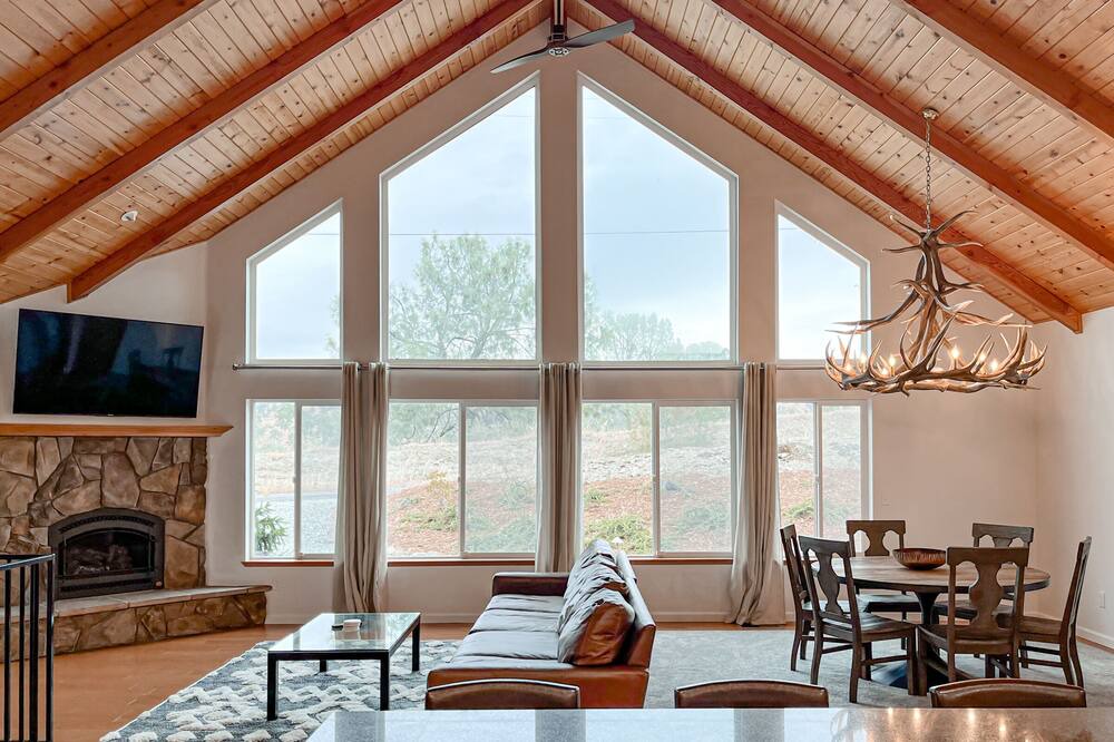 Photo of Livingroom in Hayward