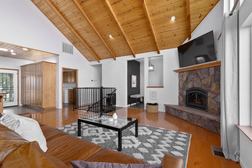Photo of Livingroom in Hayward