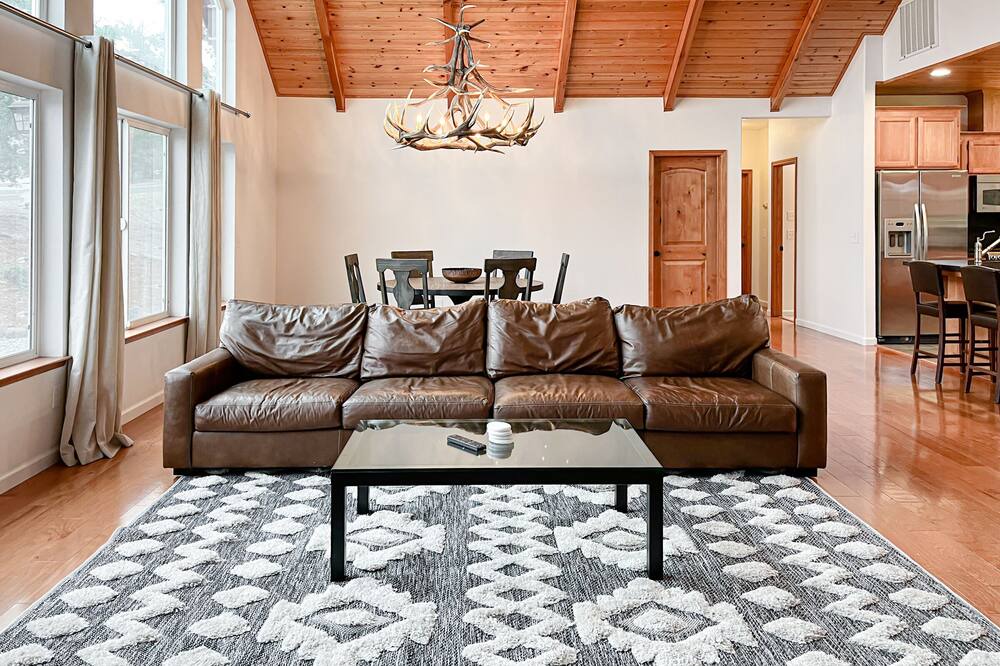 Photo of Livingroom in Hayward