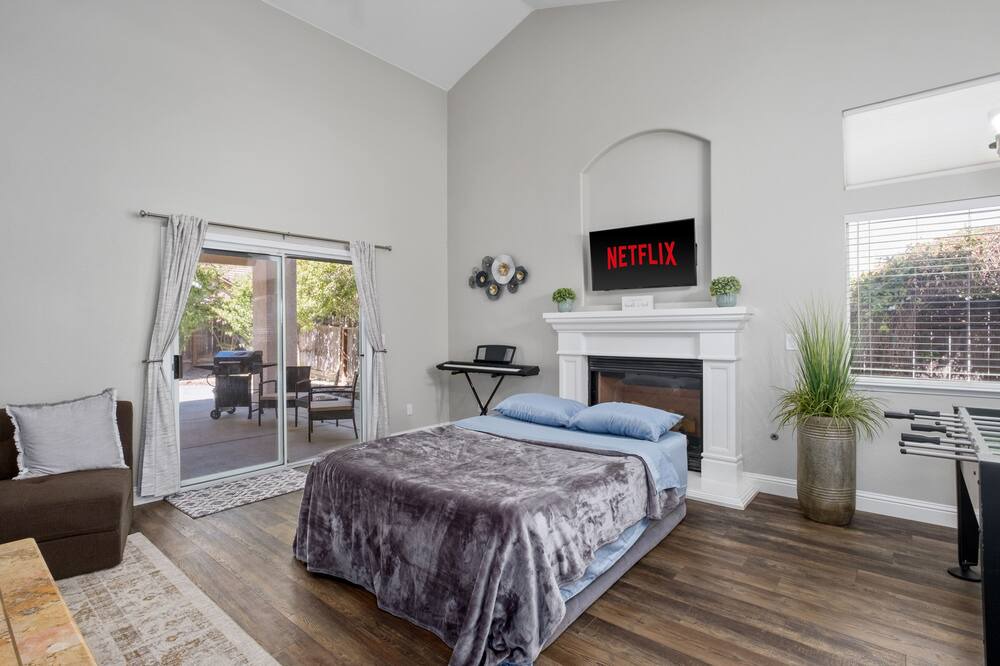 Photo of Bedroom in Raisin