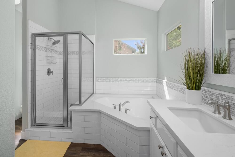 Photo of Bathroom in Raisin