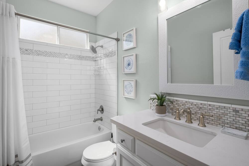 Photo of Bathroom in Raisin