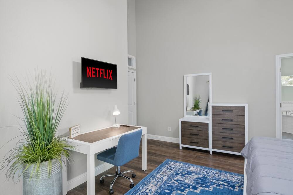 Photo of Bedroom in Raisin