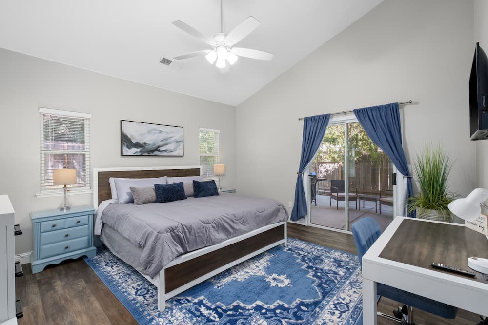 Photo of Bedroom in Raisin