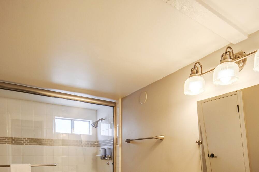Photo of Bathroom in Pioneer Trail