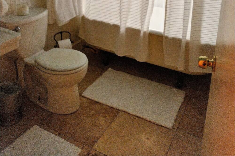 Photo of Bathroom in Apple Hill
