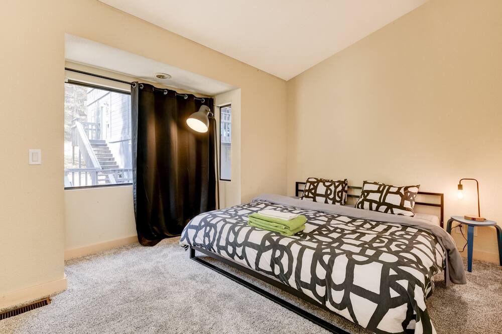 Photo of Bedroom in Big Bear Lake