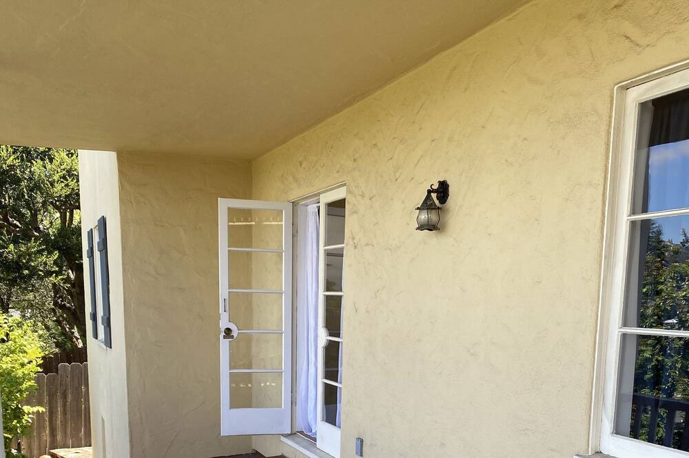 Photo of Patio Balcony in Upper Rockridge