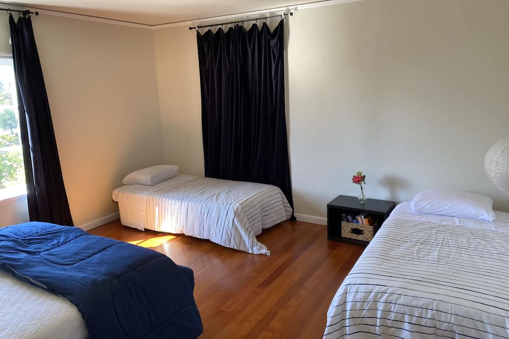Photo of Bedroom in Upper Rockridge