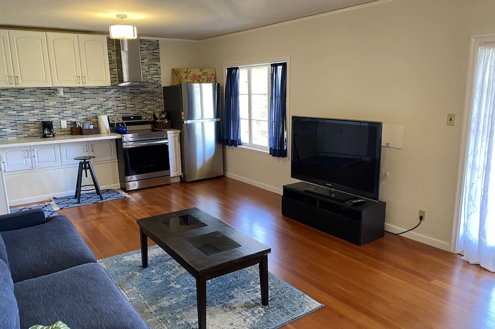 Photo of Livingroom in Upper Rockridge